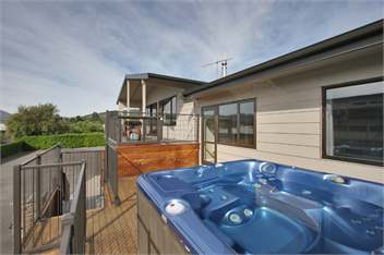 Wanaka View - SPA & Deck