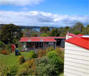 Cottage and Courtyard House at Tahatai