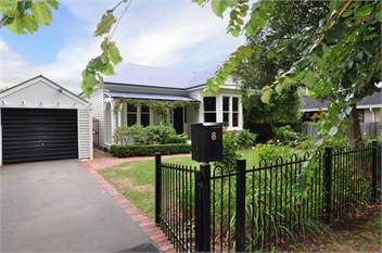 Wisteria Cottage street view