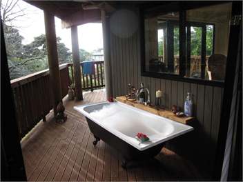 private bath on deck
