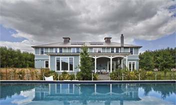 The swimming pool and Kowhiti