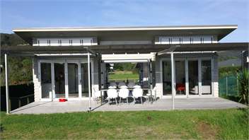 Front of Medlands Beach House