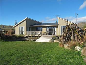 Northburn Lakeside Cottage