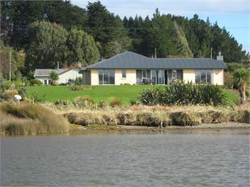 Waterside Waikawa holiday home