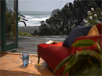 Te Koinga cottage with sublime Tasman sea views