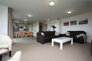 Living / Kitchen