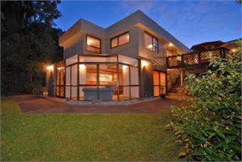 Puriri Lodge by night