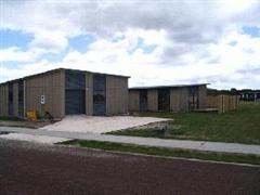 2 buildings, 6 bedrooms, 14 beds