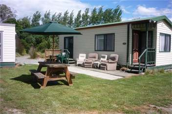 Aoraki Cottage and Blue family cabin