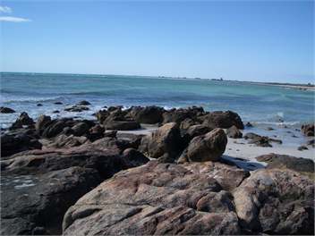 Beach and coastline a few minutes away
