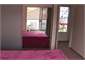 Bedroom w queen size bed