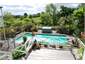 The deck overlooking the swimmingpool