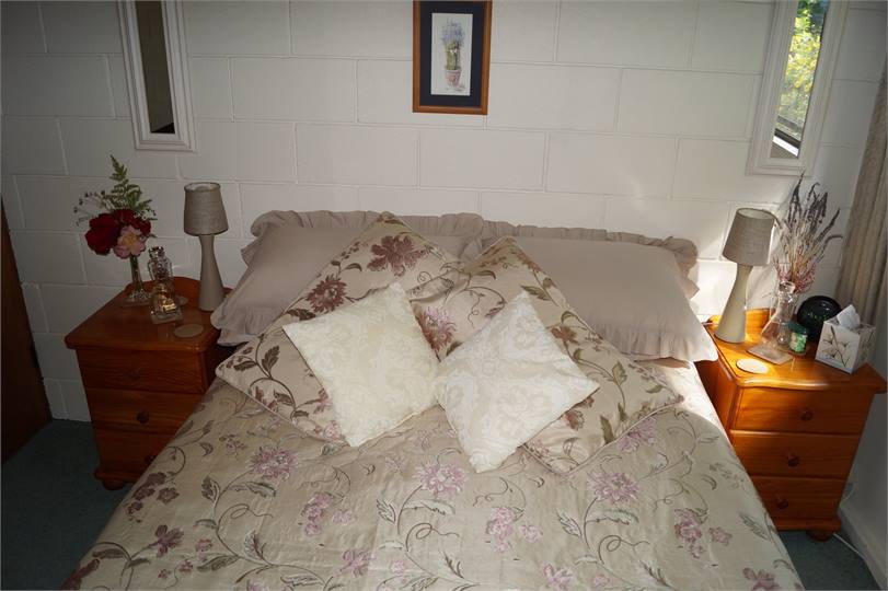 The Farmstay Bedroom 2 - Queen Bed