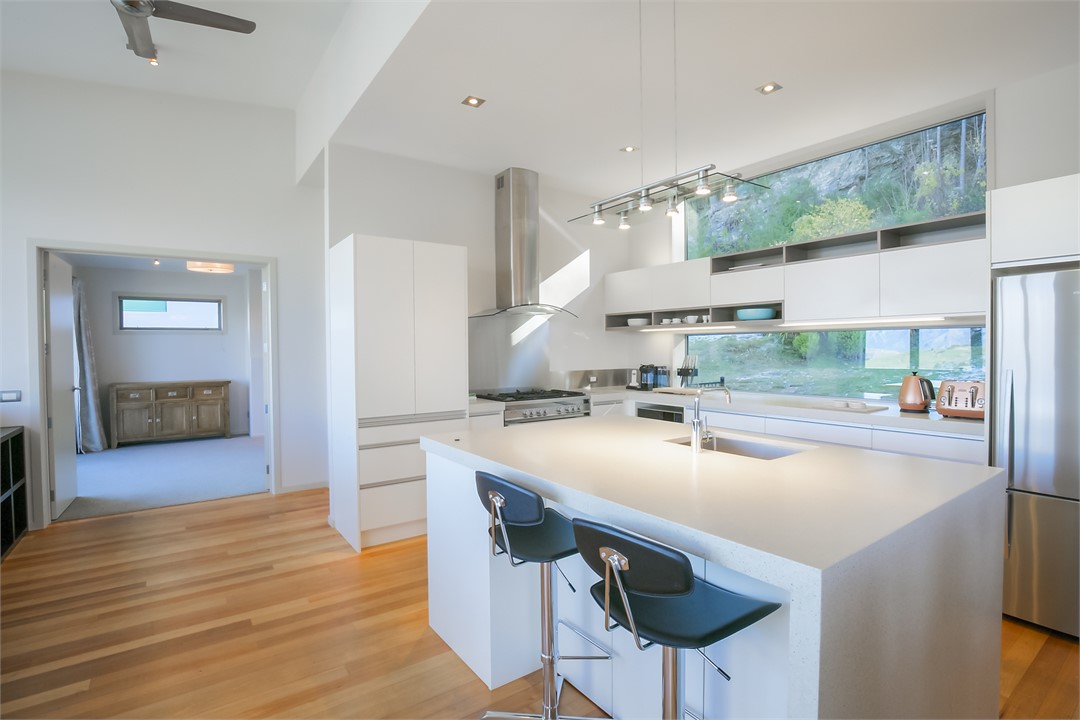 Fully equipped kitchen including wine fridge, also