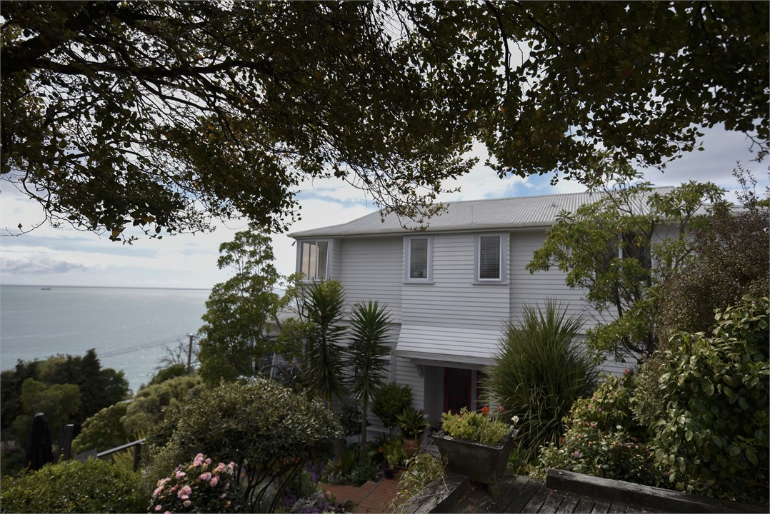 Top floor is Bisley Beach Apartment