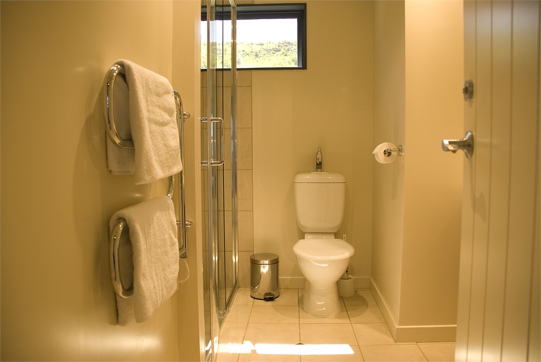 Bathroom 1 with underfloor heating