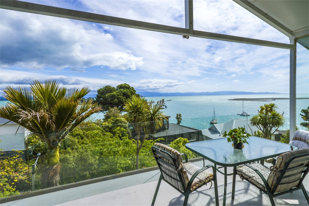 Kimberley Three Nelson Waterfront Penthouse Apartment Nelson Apartment for rent Holiday Houses