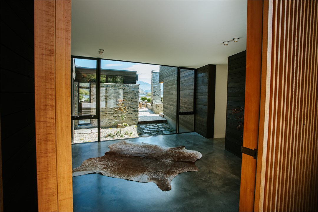 Three Peaks House | Sleeps 10 | Lake Views | O