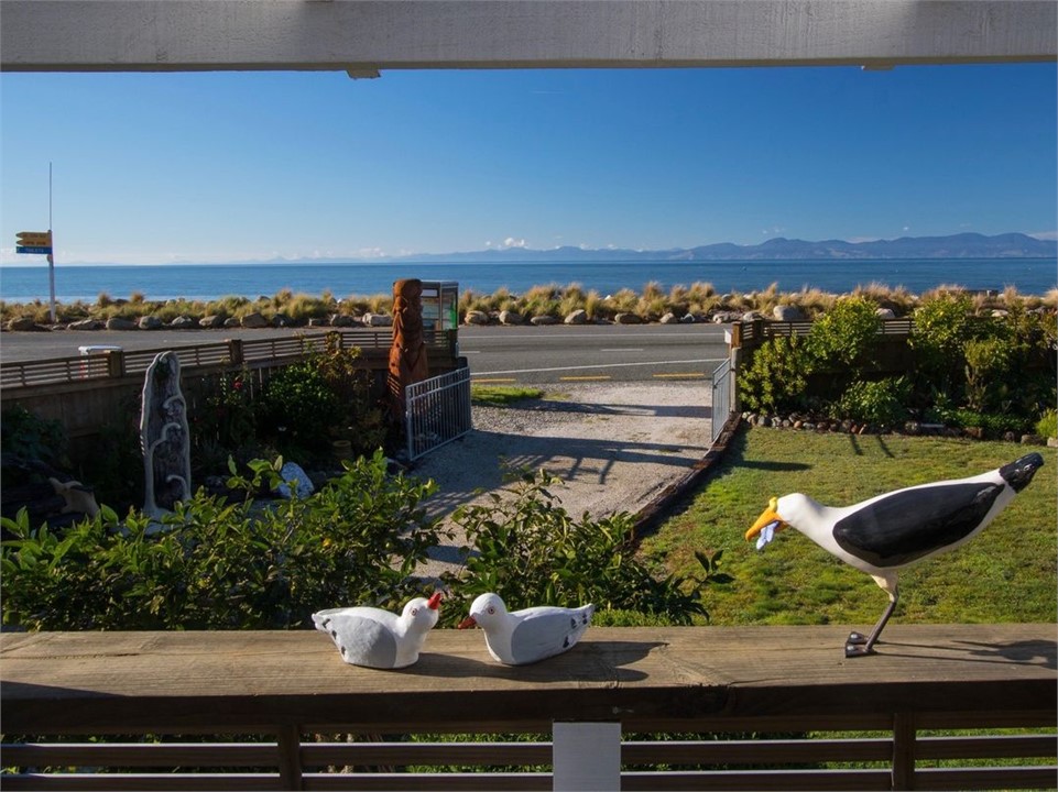 Raisin Town (Bachcare) Marahau Bach for rent Holiday Houses