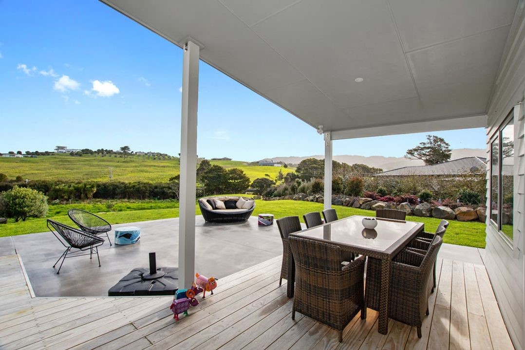 Pukeko Paradise (Bachcare) Mangawhai Heads Bach for rent Holiday Houses