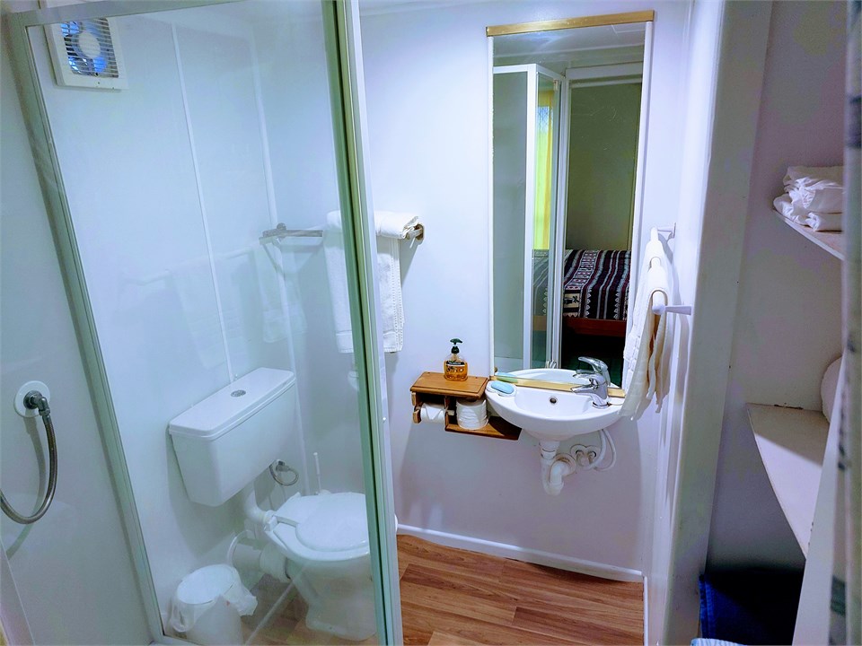 ENSUITE SHOWER/TOILET