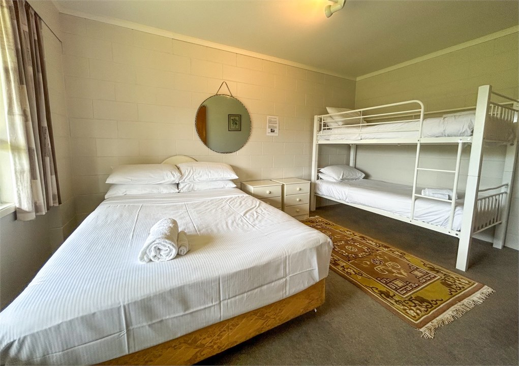 Downstairs Bedroom - Dble bed and 1 x single bunk