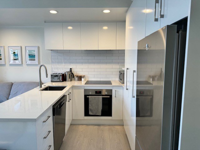 Kitchen, equipped with dishwasher, oven, microwave