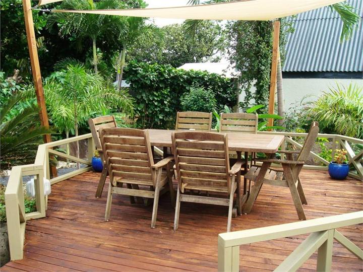 Outdoor dinning area - Beer & Wine garden