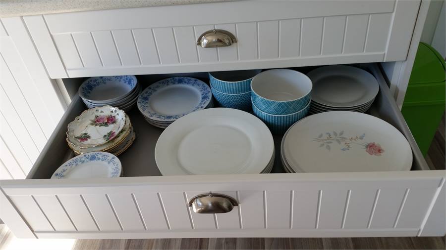 Fully equipped kitchen.