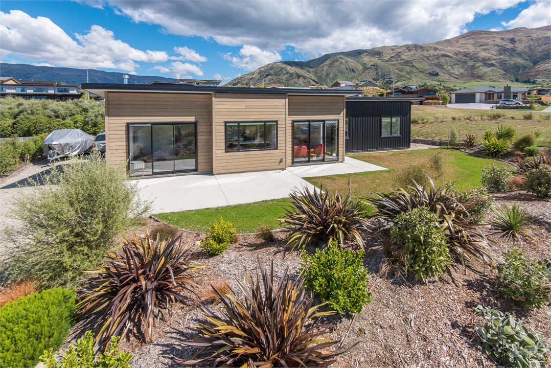 Simply Stunning Wanaka (FREE WIFI) Wanaka Holiday Home for rent