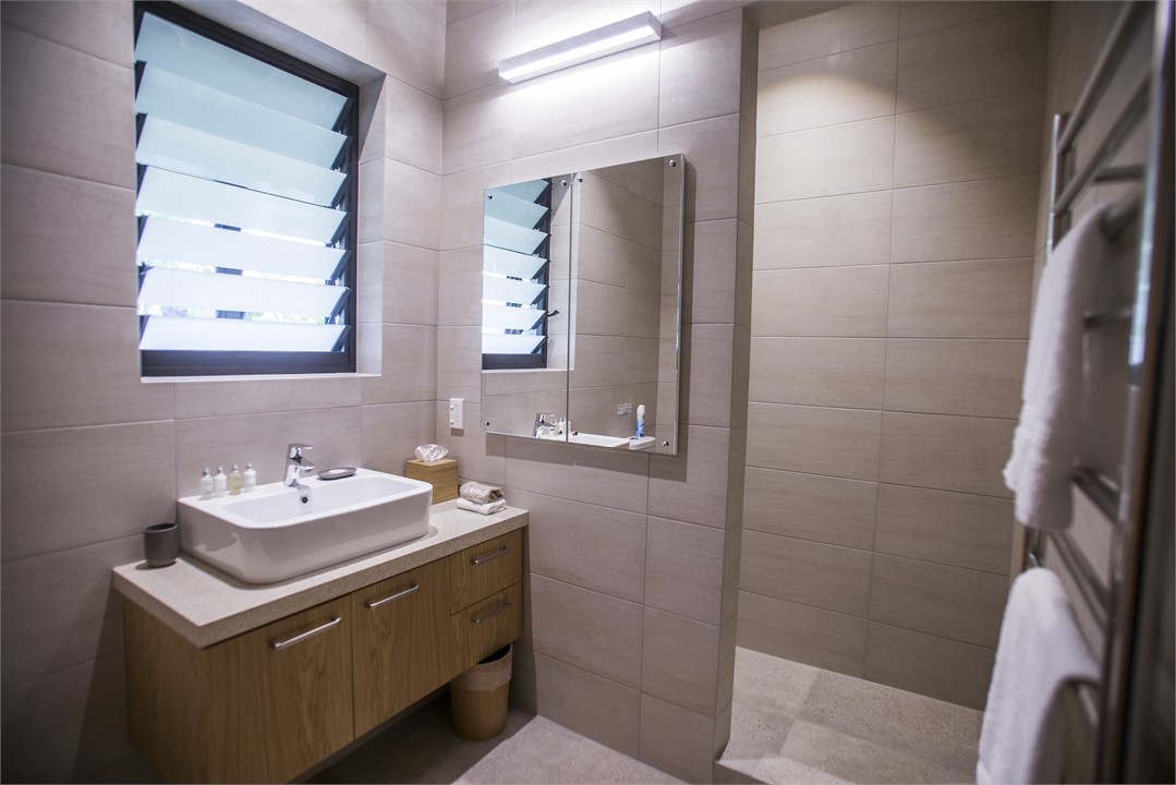 Shared bathroom for Bedrooms 2 & 3