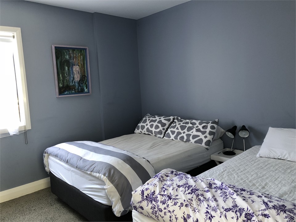 Bdm 4. Double plus 2 x king singles.