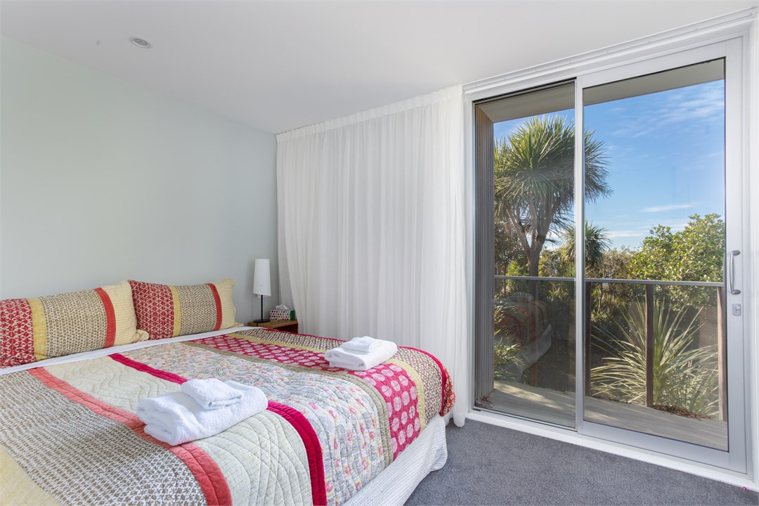 Treehouse Bedroom - King Bed