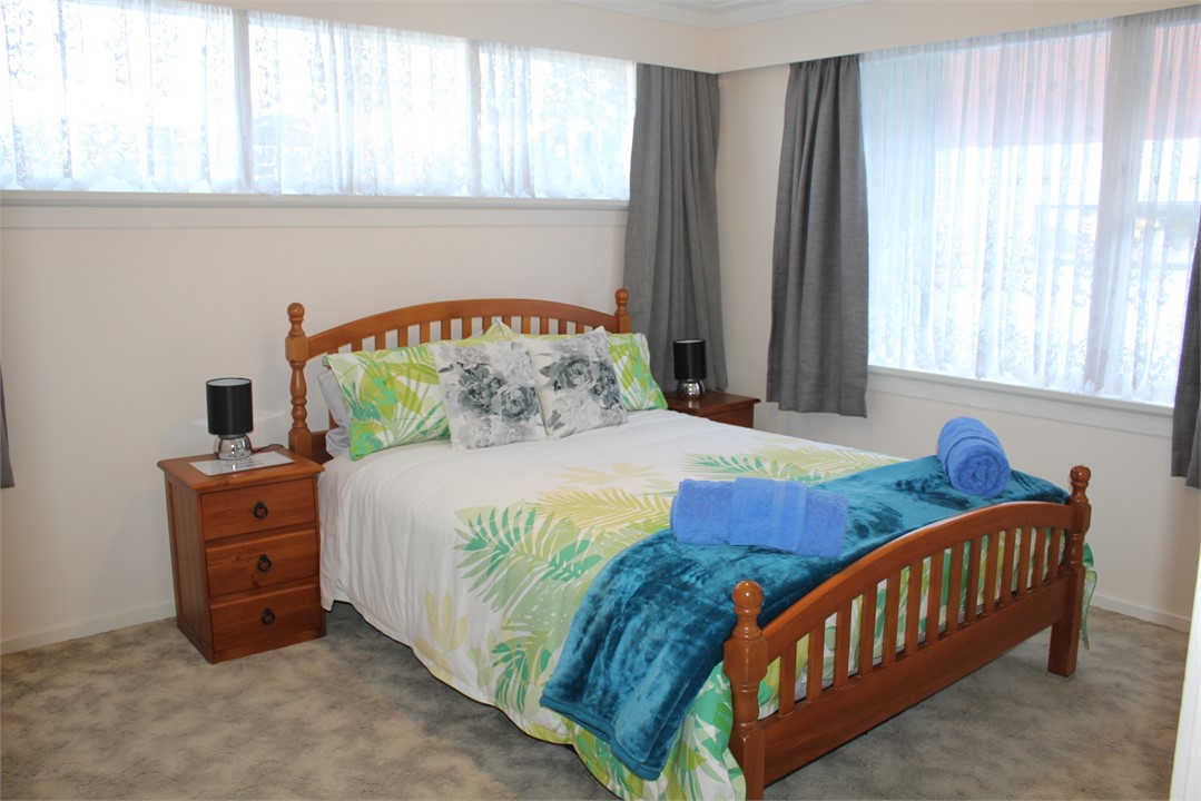 Room 1 ( master room, Ensuite )