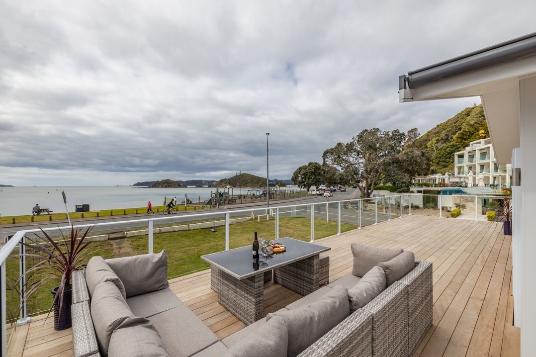 Waterfront Beach House (Bachcare) Paihia Beach House for rent