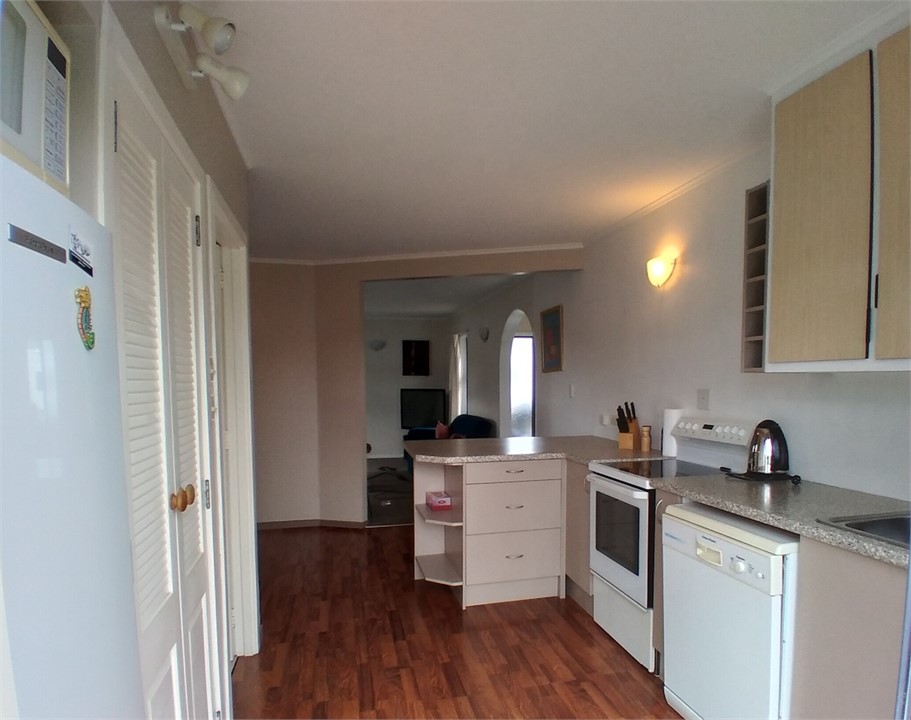 Large family kitchen with oven, dishwasher & fridg