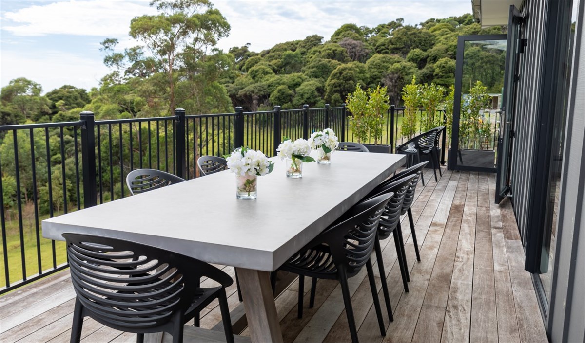 Front deck and view over Medlands Beach