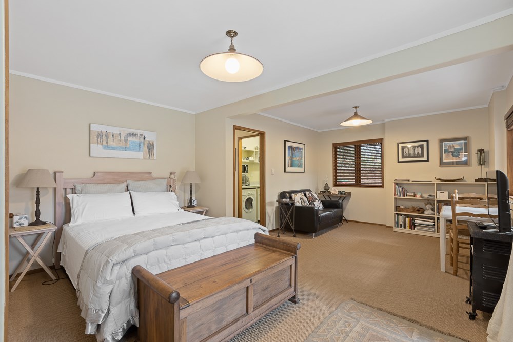 Adjoining lounge seating area.