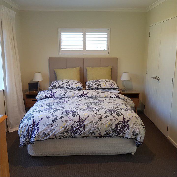 Master bedroom -Queen