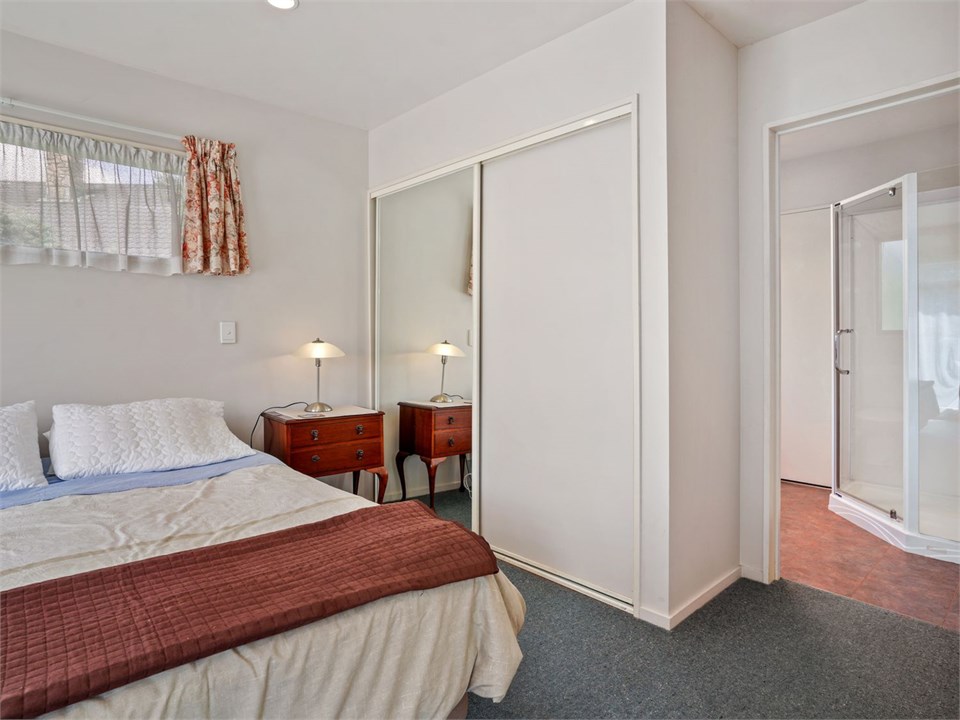 Bedroom 2 - queen bed