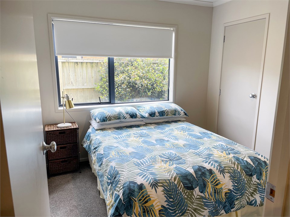 Downstairs bedroom, double bed