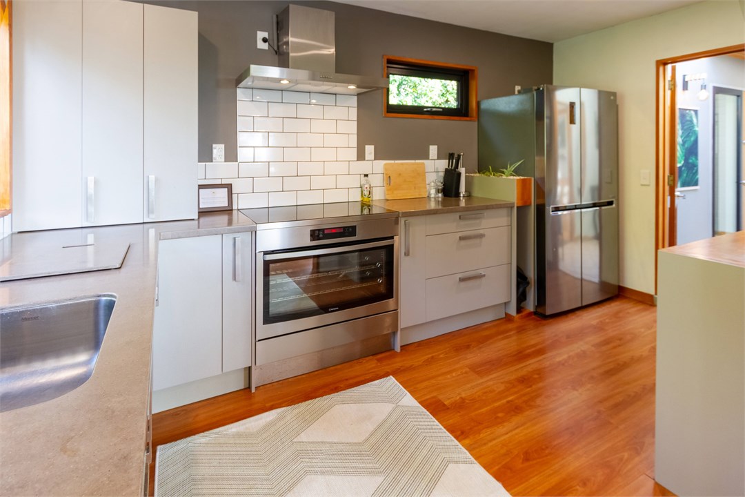 Large, fully equipped kitchen with lots of applian