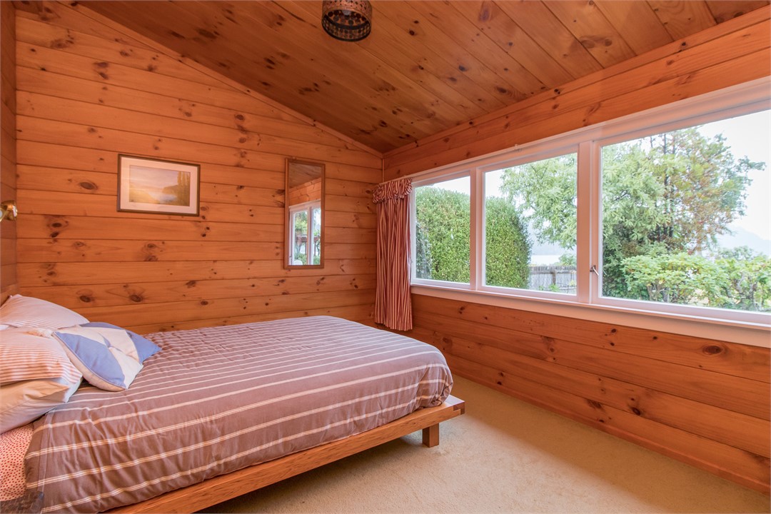 Main bedroom with reserve and Lake views
