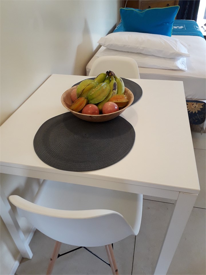 Seasonal fruit basket