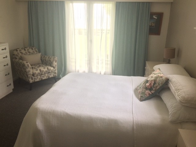 Bedroom 1; queen-lake view