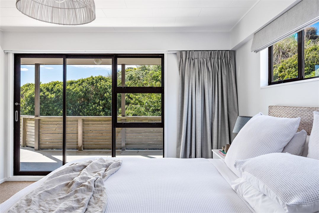 Master bedroom 1 (king)