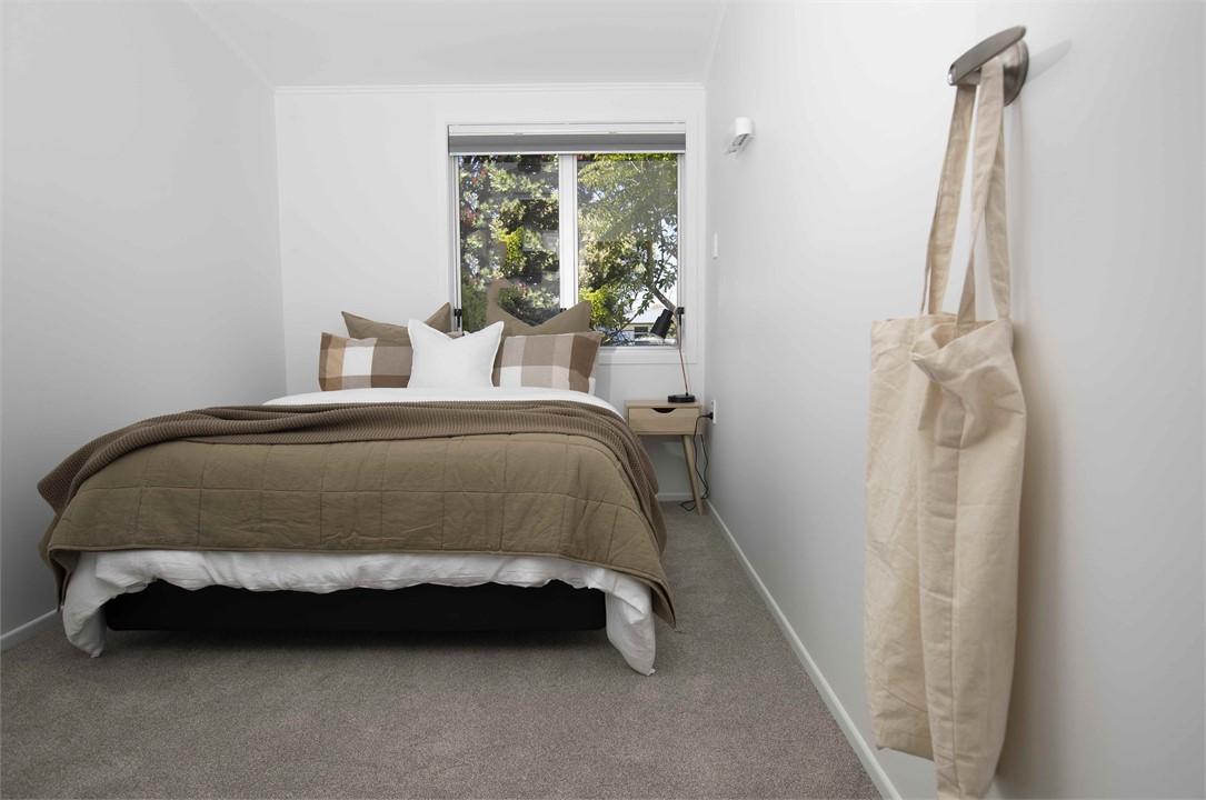 Bedroom 2- Queen bed