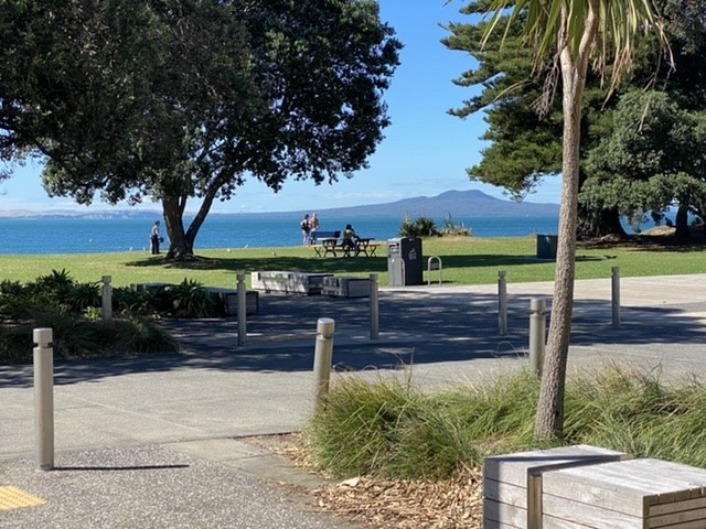 Short 300 meter stroll to the beach & Cafes