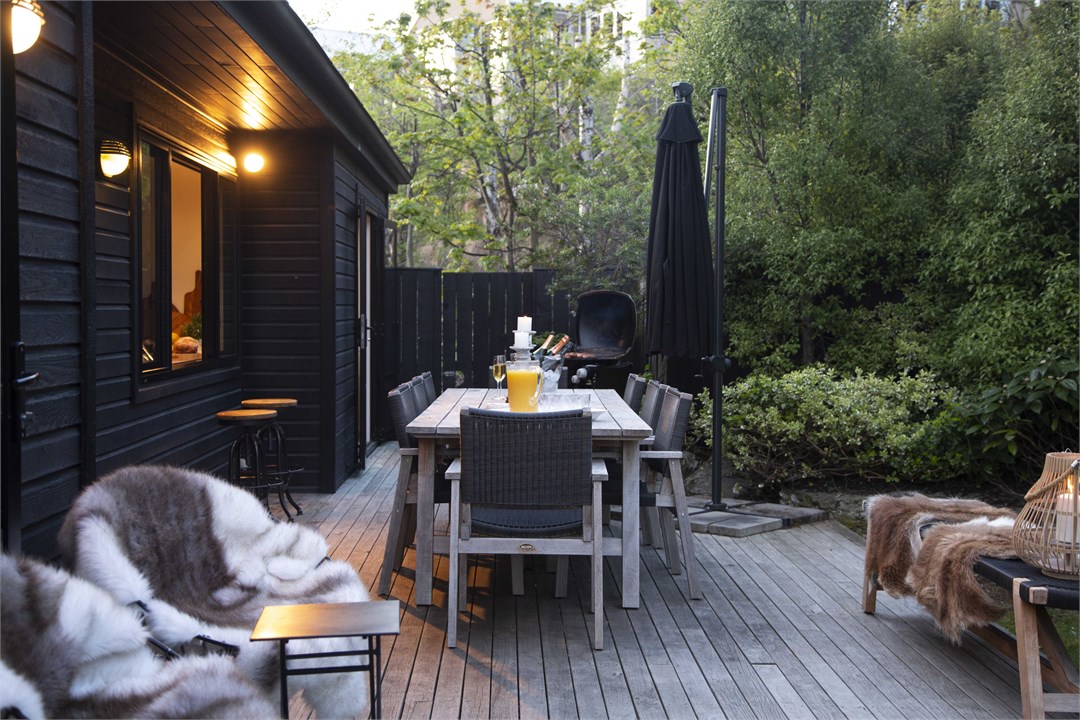 Al Fresco dining with BBQ - fully fenced courtyard