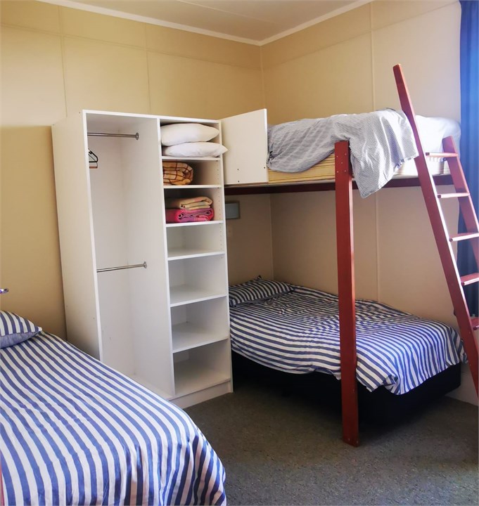 Road end triple room